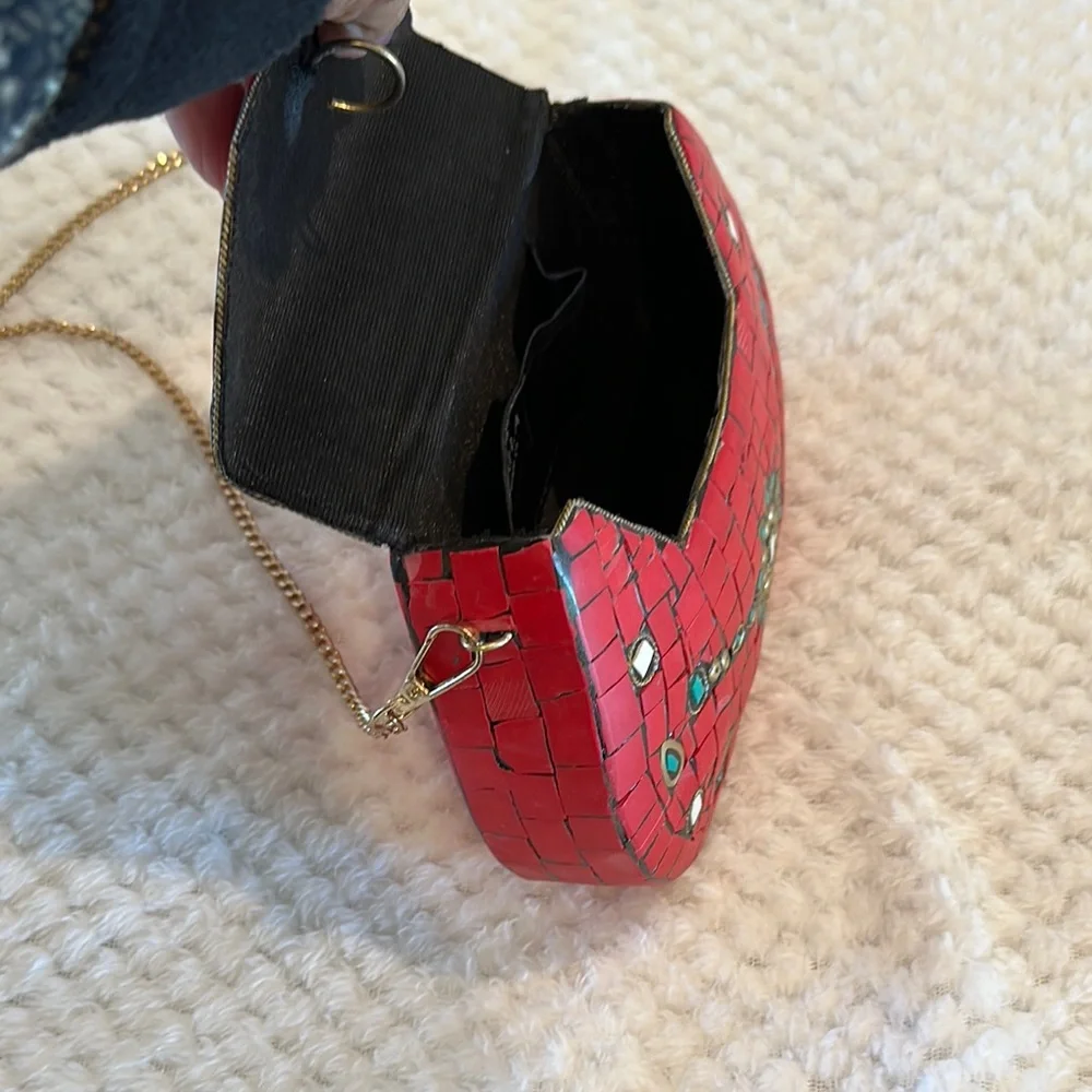 Elegant Red and Gold Crossbody Bag with Ornate Beadwork - Picture 6 of 9